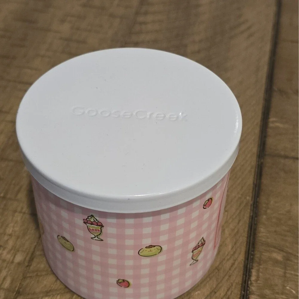 Goose Creek 3-Wick Candle- Hello Kitty- Pompompurin (14.5 oz) Strawberry